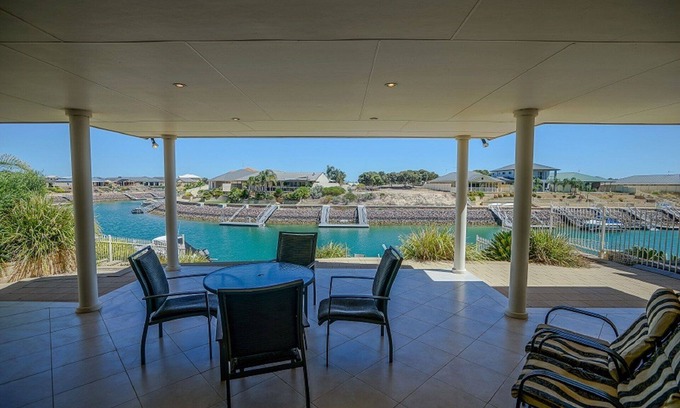 Wallaroo House | Beautiful marina property with own pontoon