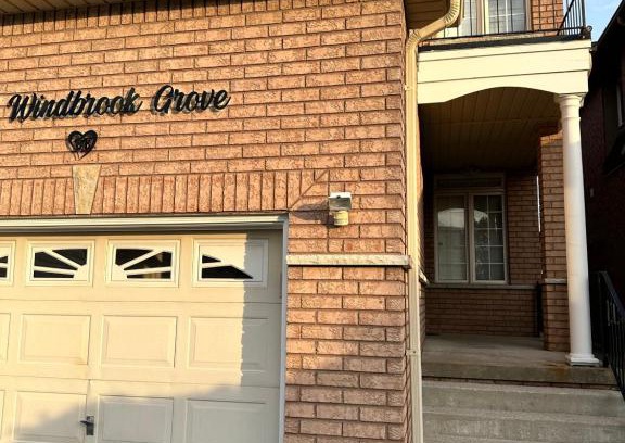 East Credit House | Beautiful Master bedroom unit with private washroom