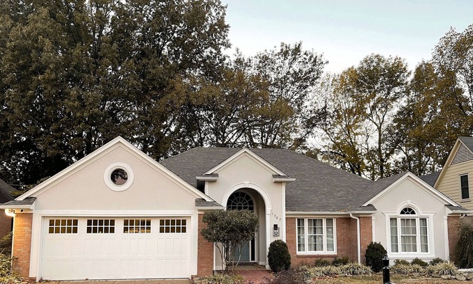 Cordova House | Beautiful Memphis/Cordova home, Sleeps 7, Large Kitchen, (1835 sqft).