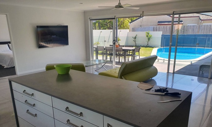 Ashmore House | Beautiful Modern and very quiet home and so close to every thing the Gold coast