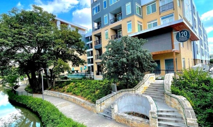 Downtown San Antonio Apartment | Beautiful Modern 1-Bedroom 1-Bath Apartment- On the Riverwalk