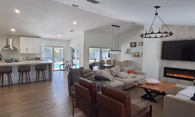 Coconut Creek Villa | Beautiful, modern and usual.