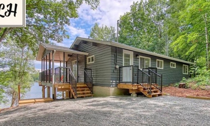 Frontenac Cottage | Beautiful modern cottage on Cranberry Lake