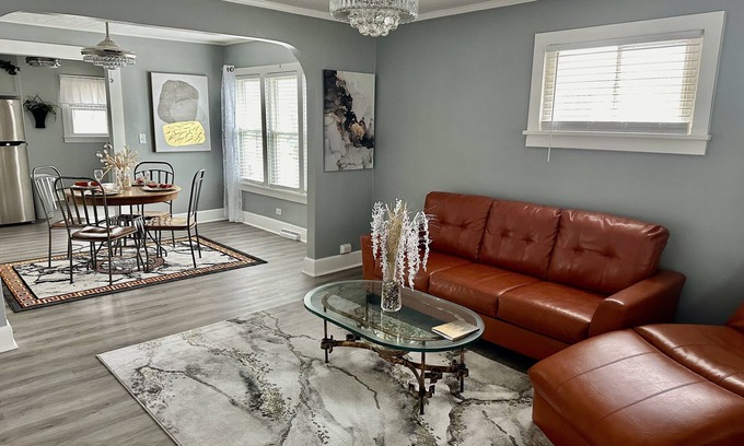 Muskegon House | Beautiful modern vacation home located in Muskegon a harbor of Lake Michigan.