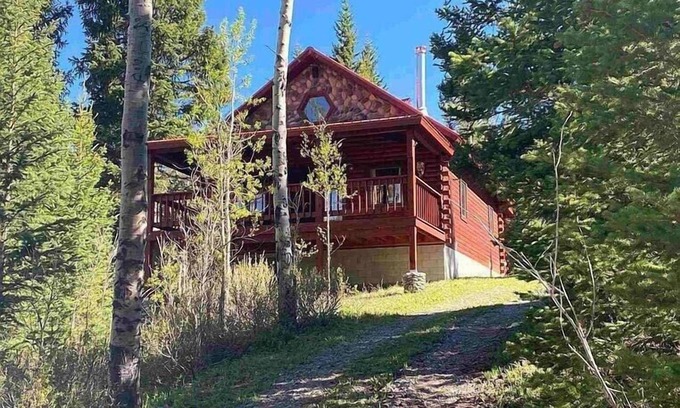Porcupine Cabin | Beautiful Mountain Cabin near Tetons Yellowstone