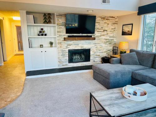 Wintergreen Apartment | Beautiful Mountain Getaway - Walk to Everything!