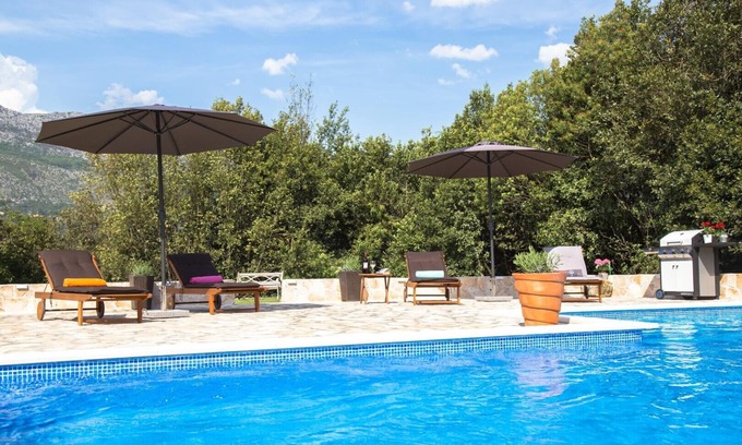 Gruda Villa | Beautiful mountain views, private swimming pool, and a 30 km drive to Dubrovnik!