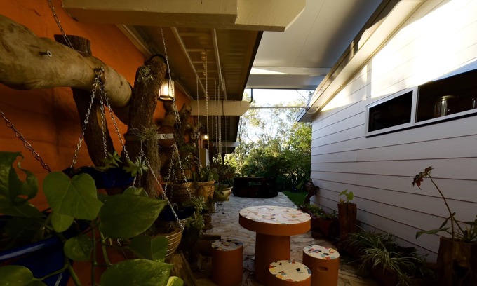 Maudsland House | Beautiful mudbrick house located in 7.5 acres beautiful land