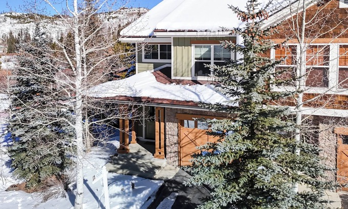 Rendezvous Condo | Beautiful multi-level condo in the heart of Town of WP. Hot tub. Views