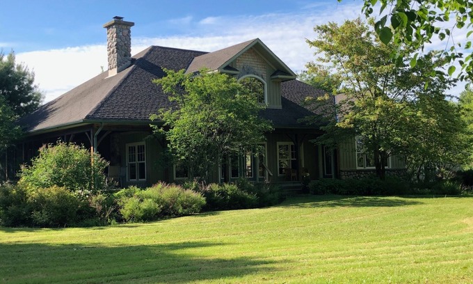 Bracebridge Cottage | Beautiful Muskoka Cottage for Rent