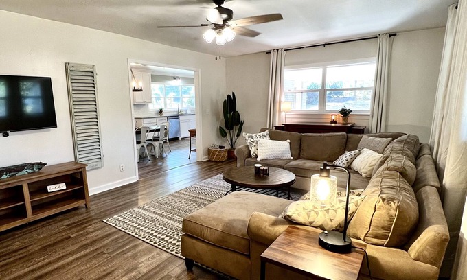 Starkville House | Beautiful neighborhood home! 2 miles from campus.