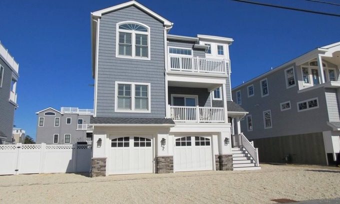 Holgate House | Beautiful new construction 4 bedroom 3.5 bath home in Holgate