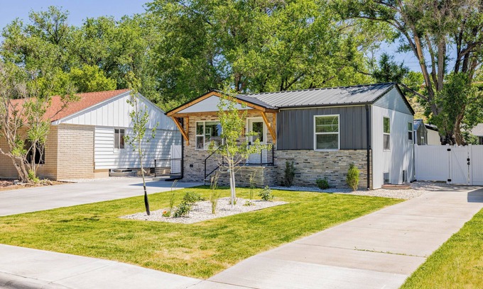Cody House | Beautiful NEW home close to downtown Cody! Sleeps up to 8.