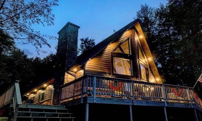 Wetmore Cabin | Beautiful new home on chain of lakes 20 minutes from Pictured Rocks