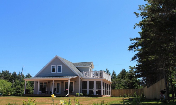 Stanhope House | Beautiful NEW vacation rental/Entrance to National Park walk to the beach