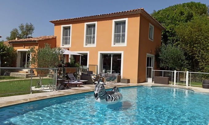 Beaucaire Villa | Beautiful new villa in a quiet area at the base of a pine forest