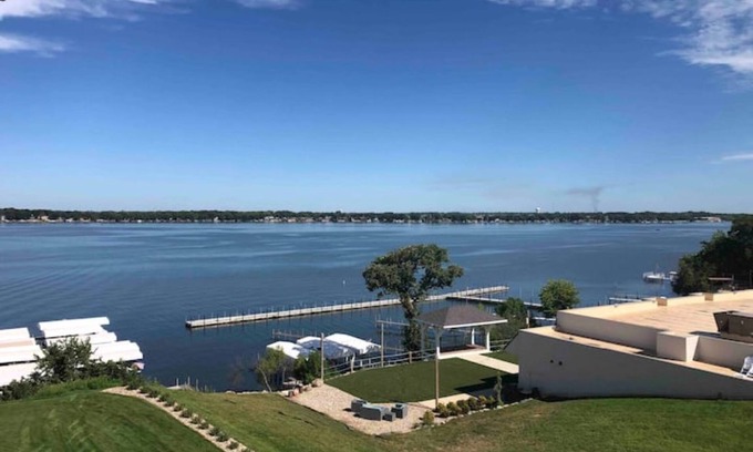 Spirit Lake Condo | Beautiful Newly built Bayside Lake Front Condo!