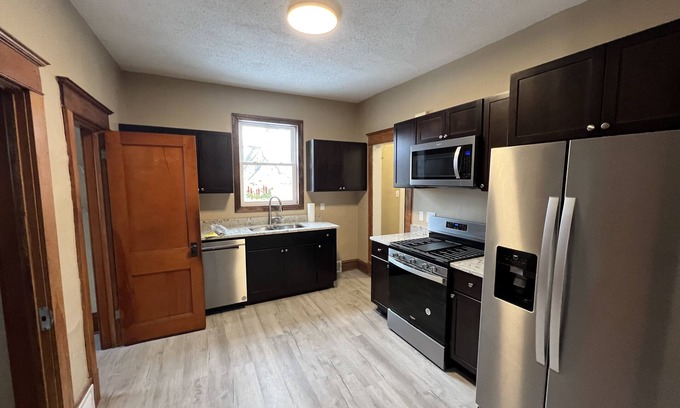 Payne - Phalen House | Beautiful newly refinished 5 bedroom, single-family home close to St Paul Mplsn
