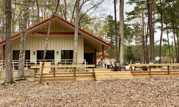 Abbeville House | Beautiful, Newly Renovated LakeFront Home-Pet Friendly