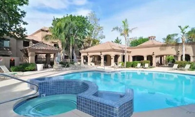 North Scottsdale Condo | BEAUTIFUL NORTH SCOTTSDALE 5 STAR CONDO Complimentary Wifi, Cable & Heated Pool.