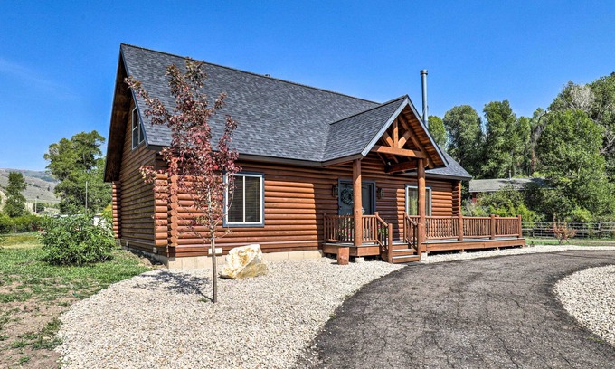 Summit County Cabin | Beautiful Oakley Cabin w/Private Hot Tub & Views!