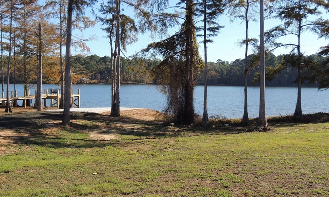 Negreet House | Beautiful Oasis only steps away from the lake