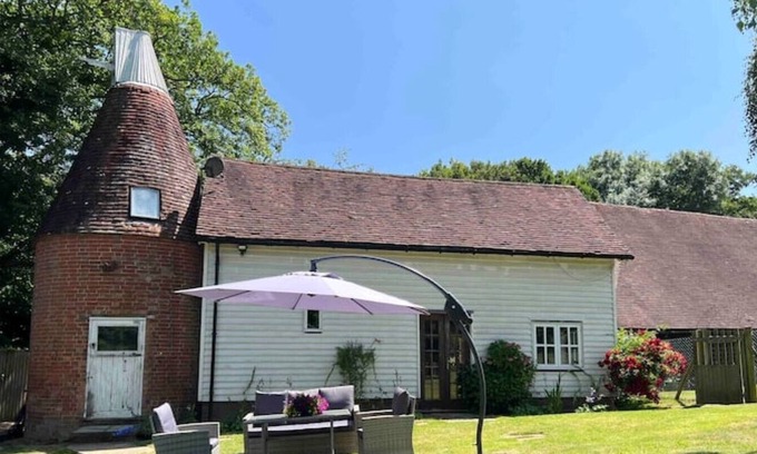 Frant Cottage | Beautiful Oast House - 15 acre farm - Frant, Tunbridge Wells (dog friendly)
