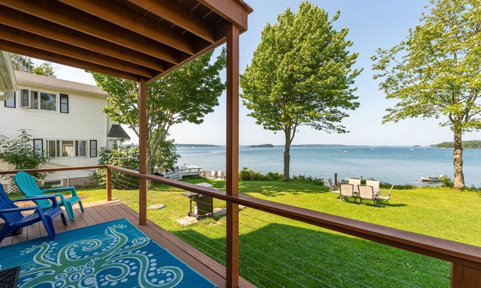 Mid-Coast and Islands House | Beautiful ocean views and spectacular sunsets at this modern beachfront home