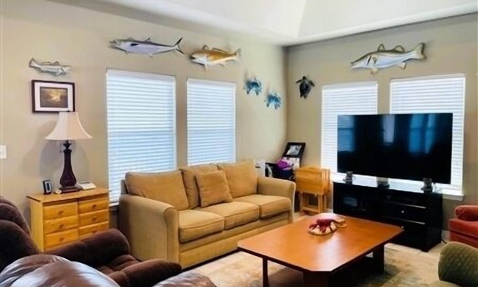 Port Mansfield House | Beautiful Off Water Home. 4 Bedroom, 4 Bath. Walking Distance to Public Pier.