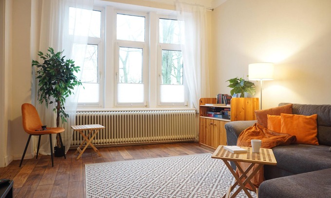 Emden Apartment | Beautiful old building apartment directly on the lock! Near city center