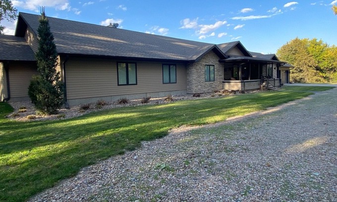 Howard County House | Beautiful "on the Loup River" - Betty's Bunkhouse!