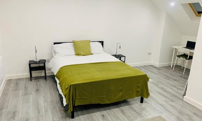Cray Valley East Apartment | Beautiful One Bed Apartment