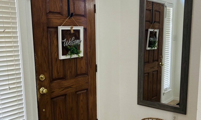 Corinth House | Beautiful one story home located in Corinth, TX with easy access to I-35 and DFW