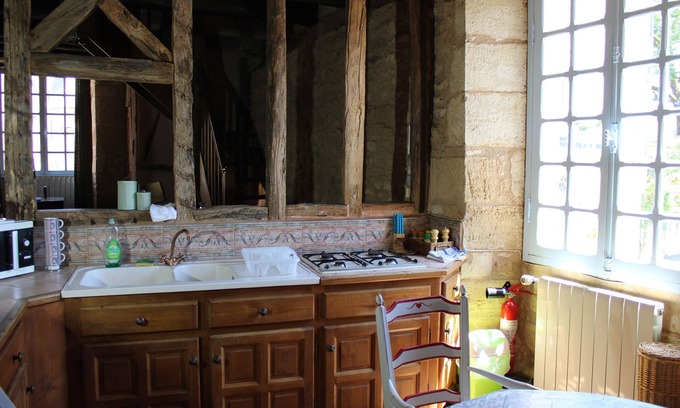 Montignac House | Beautiful Périgourdine house with pool access Hôtel La Roseraie