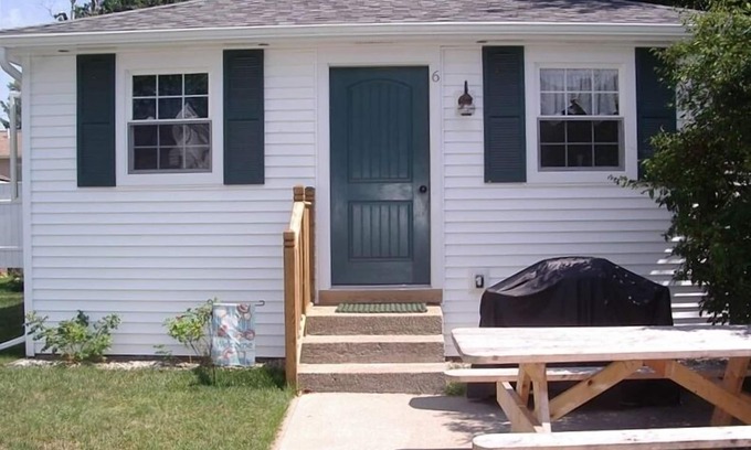 Pine Point Cottage | Beautiful Pine Point Cottage!