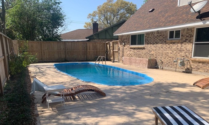 Spring Shadows House | Beautiful Pool, Backyard Patio, Central AC, Full Kitchen