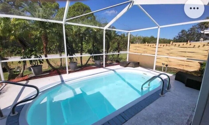Holiday House | Beautiful pool house in Holiday, Florida.