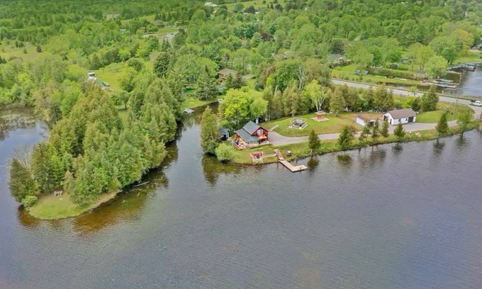 Kawartha Lakes Cottage | Beautiful Private Lake Retreat - One of a kind!