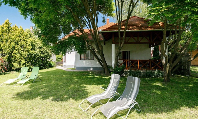 Balatonboglar House | Beautiful private villa for 12 people with WIFI, A/C, TV, patio, pets allowed and parking