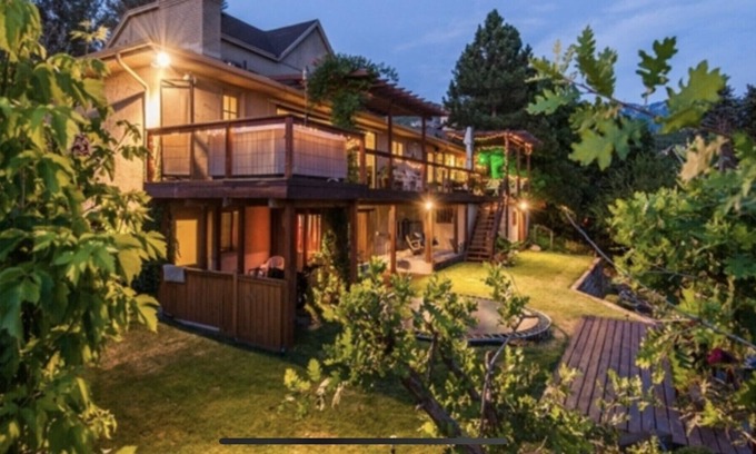 Bountiful House | Beautiful, Private 3 Bedroom/3 Bath on Canyon