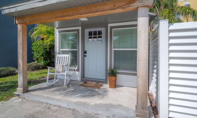 SoHo House | Beautiful Private Bungalow near Hyde Park!