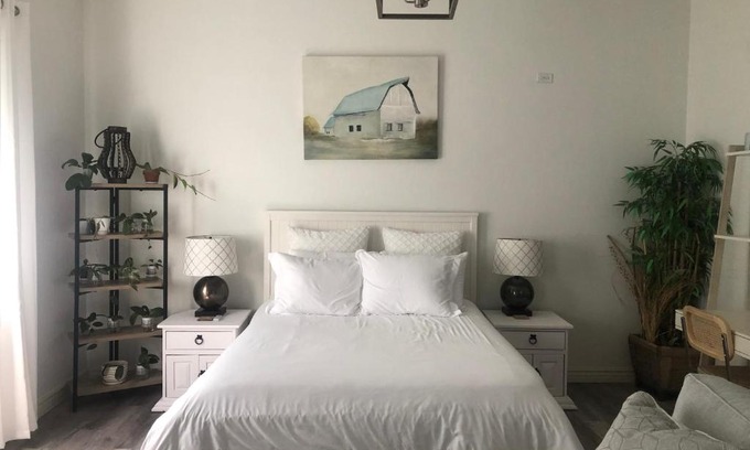 Palm Valley House | Beautiful Private Casita/Guesthouse w/Kitchen, Access to Pool/Spa