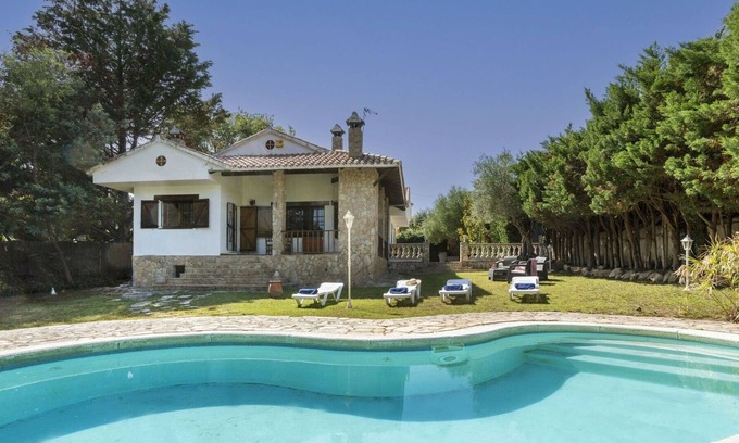 Can Carbonell House | Beautiful private villa for 6 people with WIFI, private pool, A/C, TV, pets allowed and parking