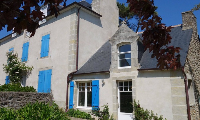 Saint-Lunaire House | Beautiful private villa for 4 guests with WIFI, TV, pets allowed and parking