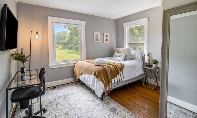 Vine House | Beautiful Private Rm in Vine neighborhood, Cozy Bed