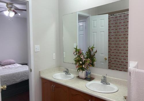 Brampton House | Beautiful private Room near Toronto pearson Airport
