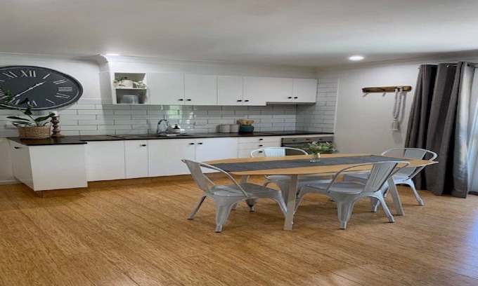 Armidale House | Beautiful private Tallowood Apartment