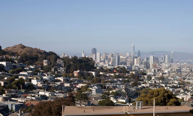 Upper Market House | Beautiful Private Studio Apartment With Stunning 360 View of Downtown