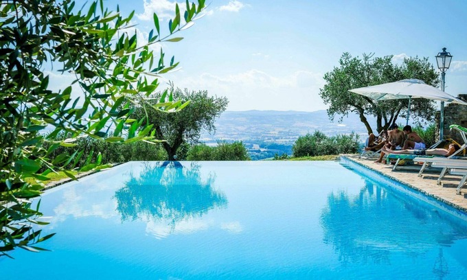 Collazzone Villa | Beautiful private villa for 10 people with WIFI, private pool, hot tub, A/C, TV, terrace and par.
