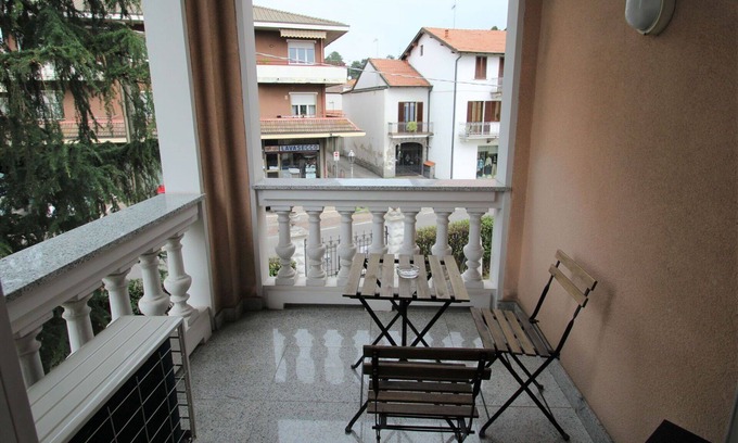 Castronno Villa | Beautiful private villa for 10 guests with WIFI, A/C, TV, terrace and parking
